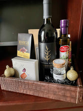 Load image into Gallery viewer, Gourmet gift designed with cheese spread, cocoa, olive oil and more.
